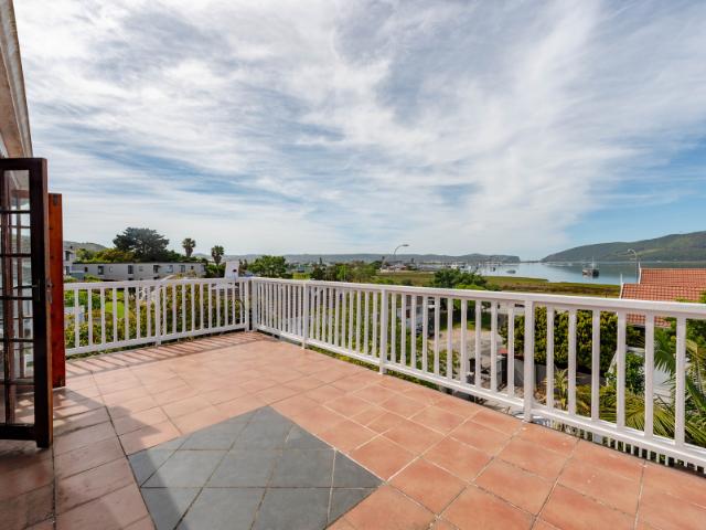 8 Bedroom Property for Sale in Paradise Western Cape